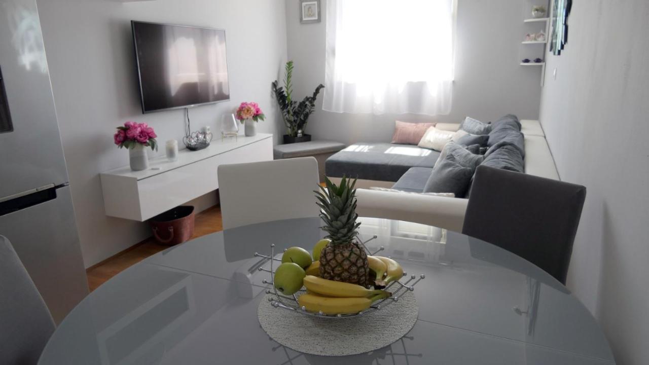Apartman *Sanja* Omis Apartment Exterior photo